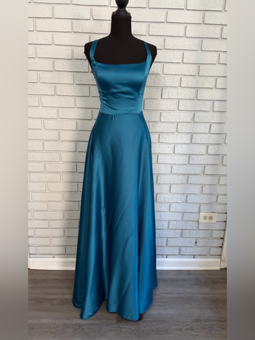 B Darlin Elegant Maxi Dress 13/14 Women’s Satin Open Back Strappy Pockets
